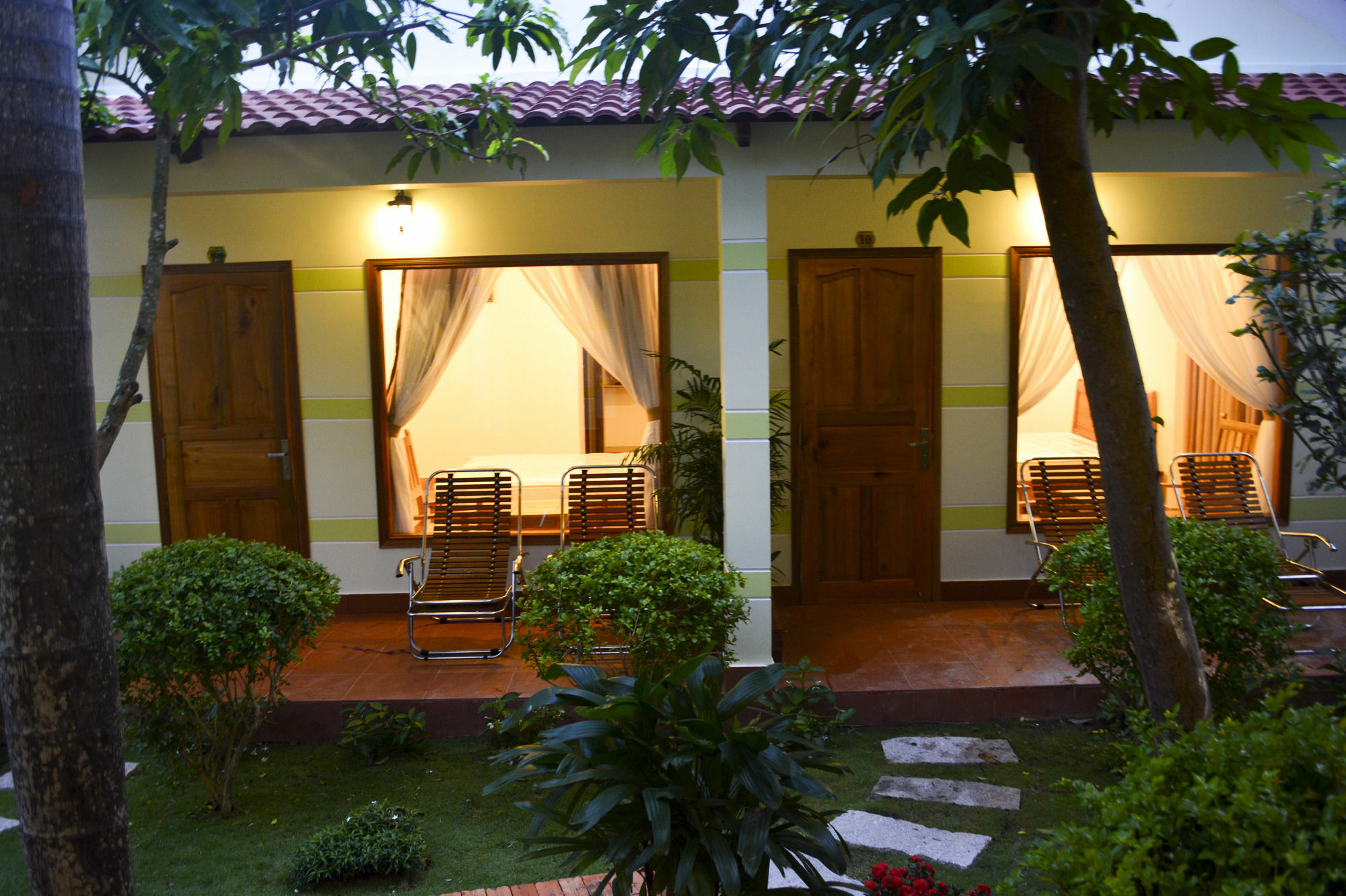 Ngoc Viet Bungalow Дуонг-Донг Экстерьер фото