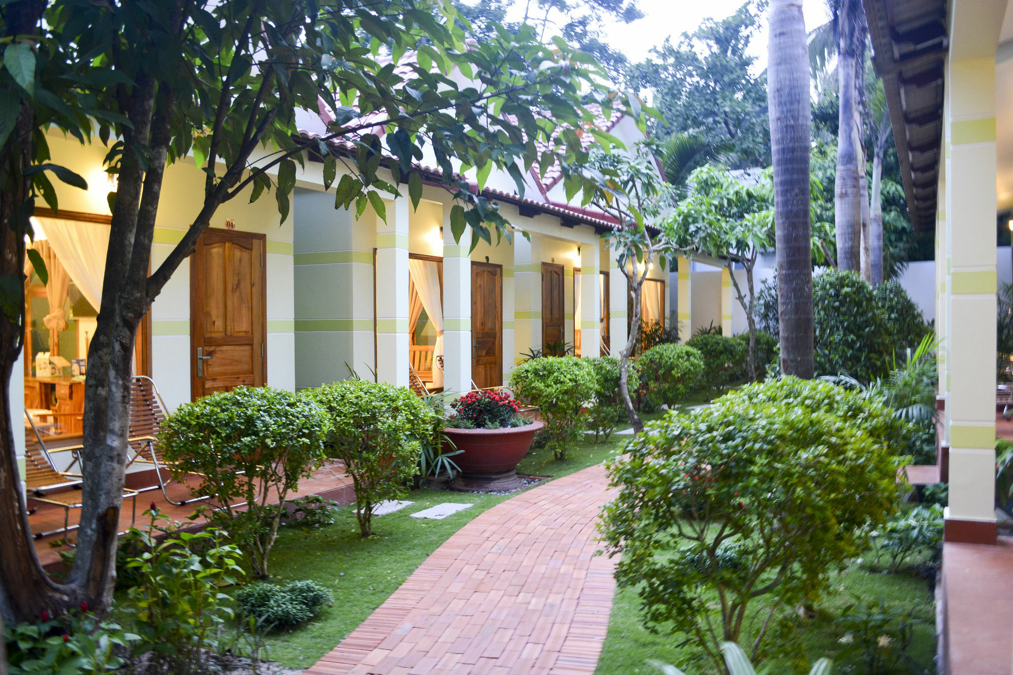 Ngoc Viet Bungalow Дуонг-Донг Экстерьер фото