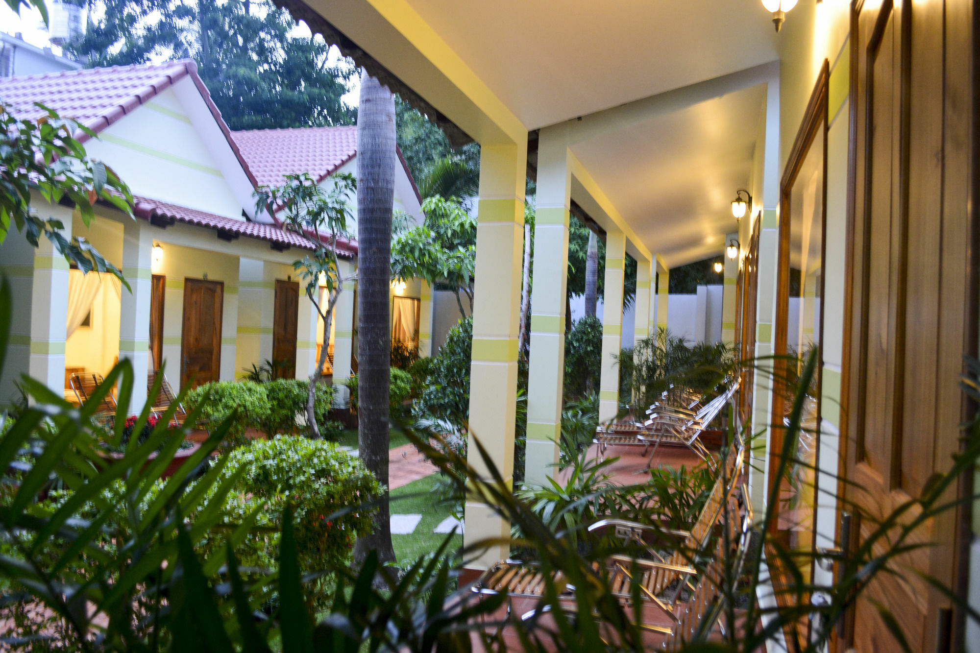 Ngoc Viet Bungalow Дуонг-Донг Экстерьер фото